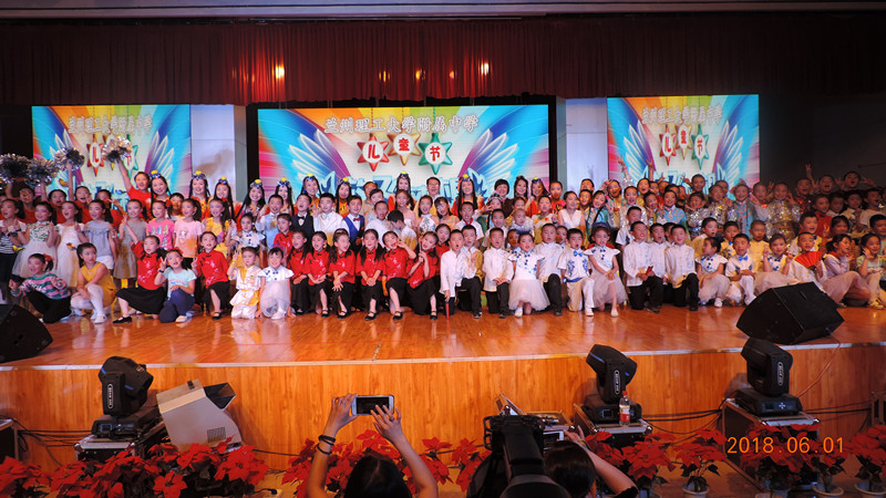 演员合影 演员合影